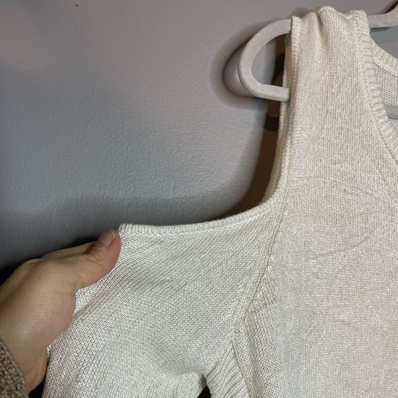 Soho New York & Company Cold Shoulder Metallic Ivory Knit Sweater Size XL Casual - Picture 4 of 9